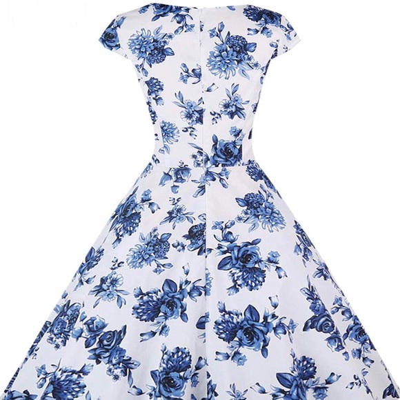Kuvant - 1950’s Retro Style Scoop Neck Cocktail Dress in White & Blue Floral - Picture 10 of 16